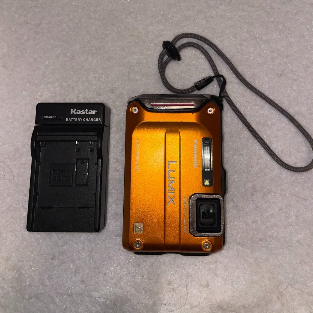 ❌SOLD❌ Panasonic LUMIX DMC-TS4 12.1MP Digital Camera Orange
